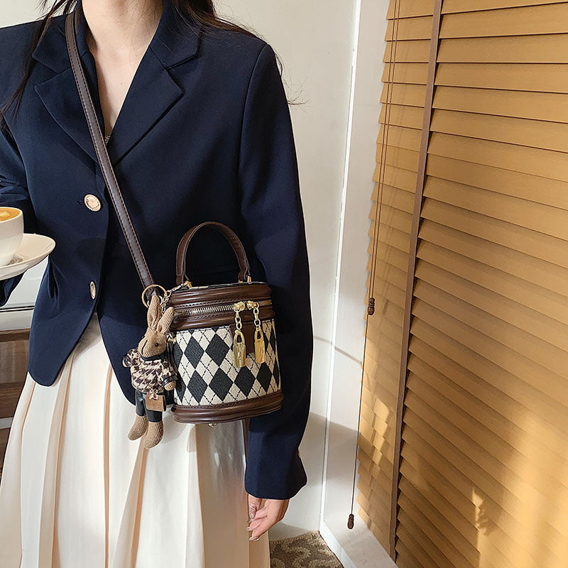 This year's popular small bags female new fashion niche crossbody bag texture ringer handheld bucket bag