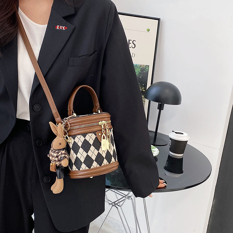 This year's popular small bags female new fashion niche crossbody bag texture ringer handheld bucket bag